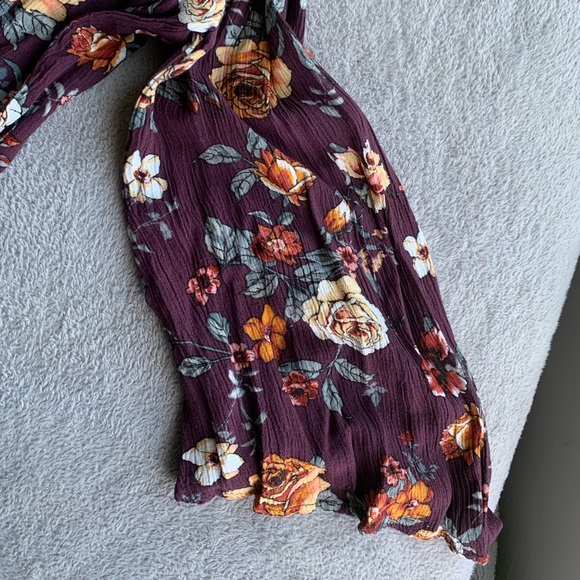 Cute Top! Perfect for spring - Picture 3 of 4